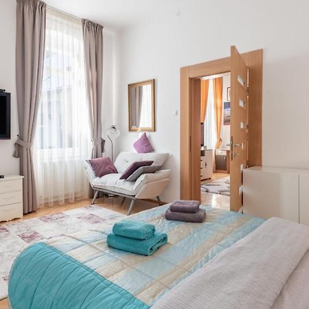 Brasov Centrul Vechi - 67Sqm - 2Min To Counsel Square Apartment Екстериор снимка