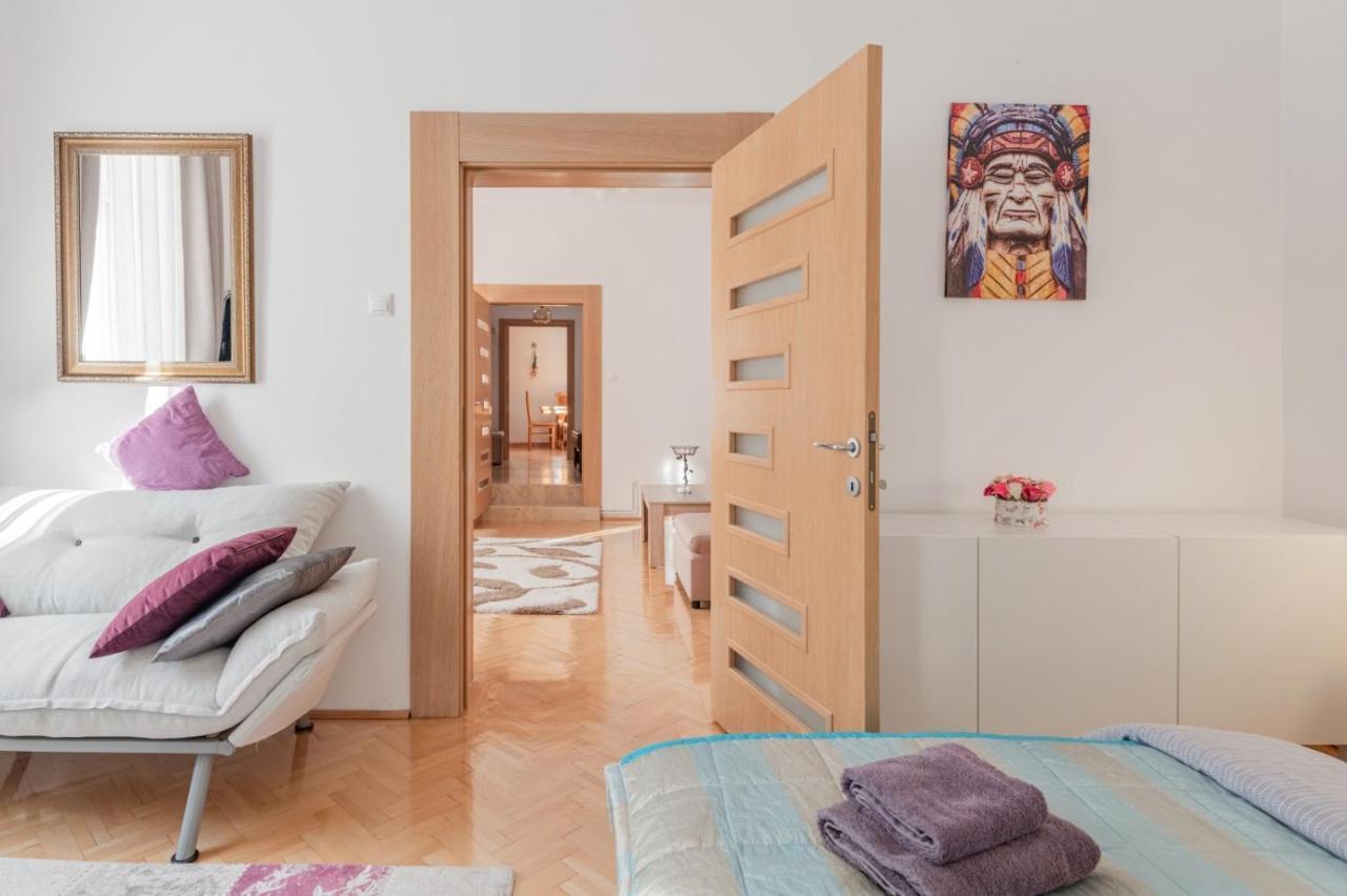 Brasov Centrul Vechi - 67Sqm - 2Min To Counsel Square Apartment Екстериор снимка